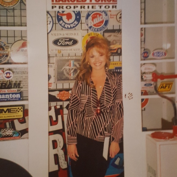 Meet your Posher, Laura - Picture 2 of 2